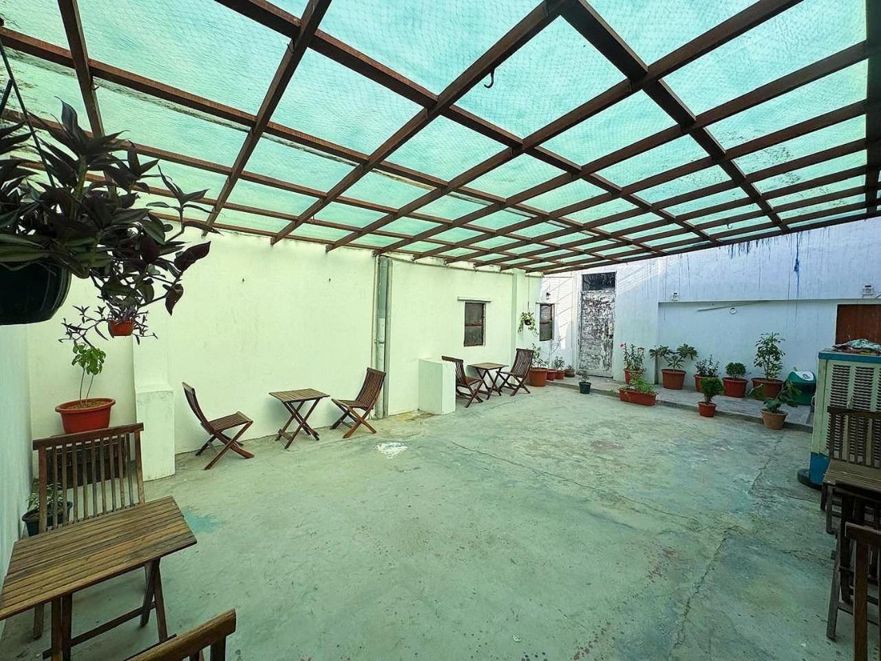 Hotel Darpan Palace New Delhi Bagian luar foto